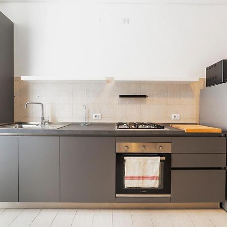Roomy Apartment Close To Subway M5! ミラノ エクステリア 写真