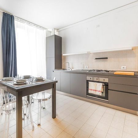 Roomy Apartment Close To Subway M5! ミラノ エクステリア 写真