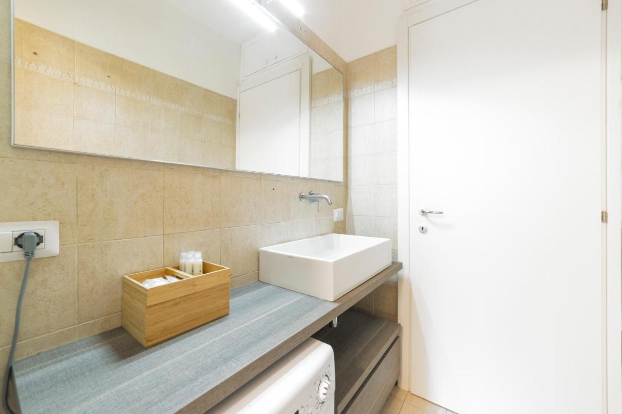 Roomy Apartment Close To Subway M5! ミラノ エクステリア 写真